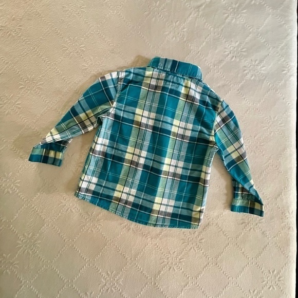 BOYS, PLAID, LONG SLEEVE, BUTTON DOWN SHIRTS. SIZE 4 & SIZE 4T. - Picture 5 of 7